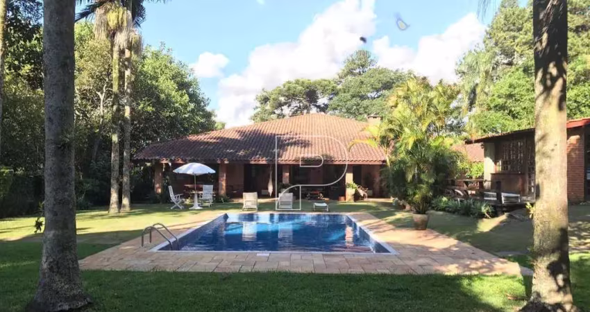 Linda vivenda no Miolo da Granja com 4 dormitórios à venda, 1229 m² de área construída e terreno de 4.500 m²por R$ 4.400.000 - Granja Viana - Cotia/SP