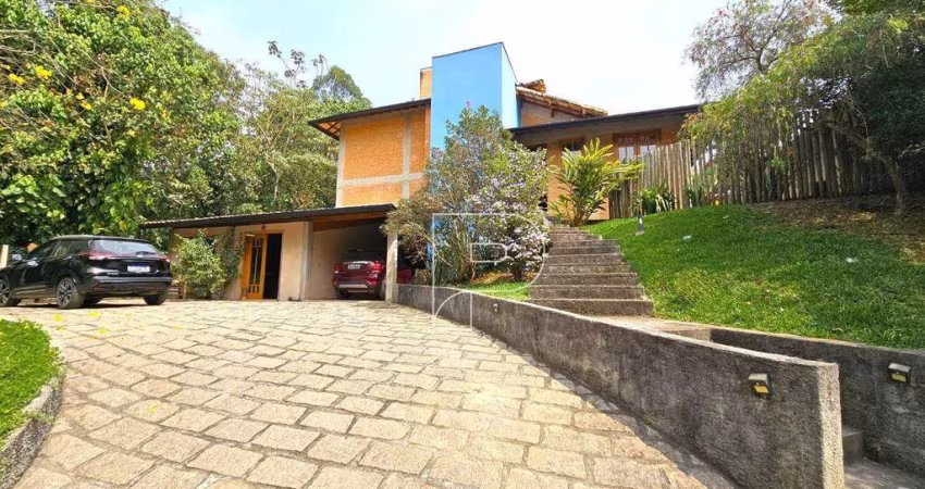 Casa em condomínio na Granja Viana!