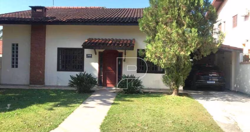 Casa em condomínio na Granja Viana!