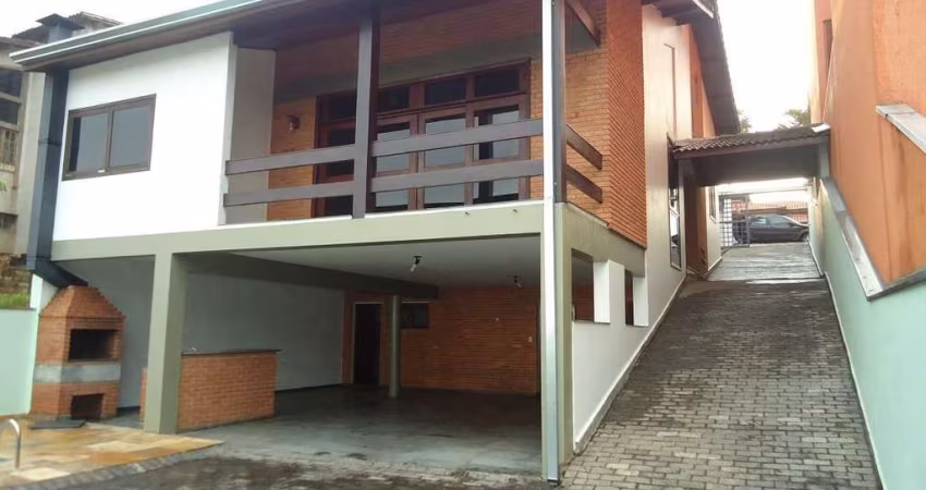 Casa com 3 dormitórios para alugar, 300 m² por R$ 6.501,00/mês - Granja Viana - Cotia/SP