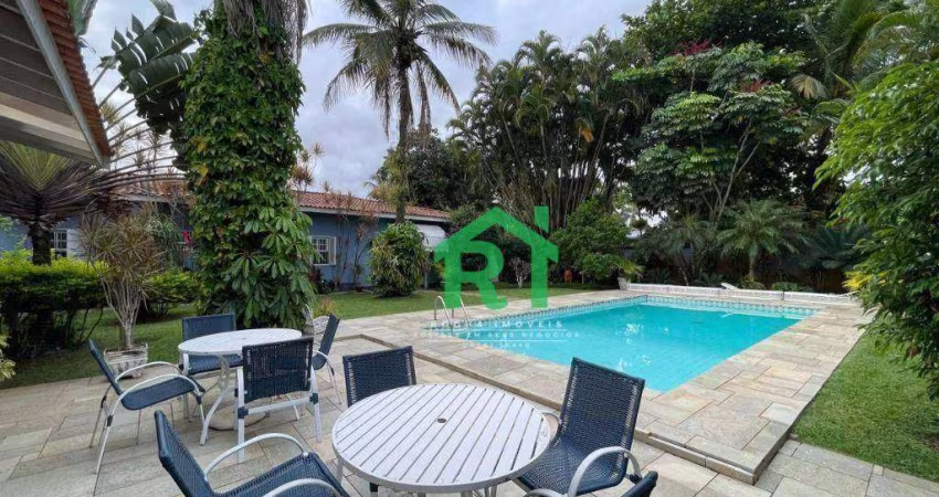 Casa a` venda na Praia do Pernambuco | Rocha Imo´veis Guaruja´