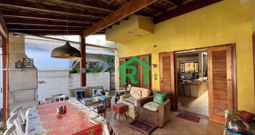 Casa à venda ou locação na Praia das Astúrias I Rocha Imóveis Guarujá