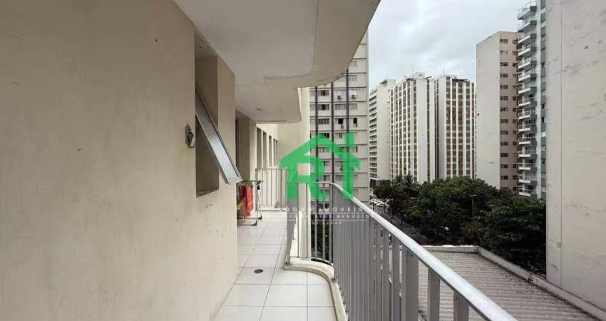 Apartamento beira mar a venda em Praia das Pitangueiras.