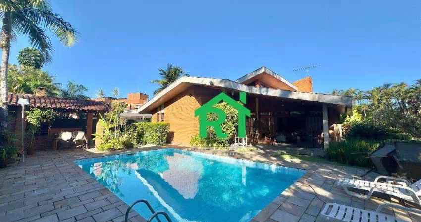 Casa à venda na Praia da Enseada, 5 Quartos, 4 Vagas, Guarujá SP.
