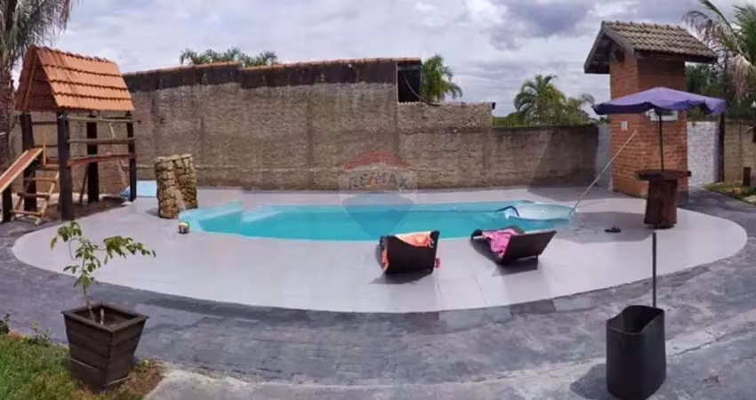 Chácara à venda com 2 quartos, 2 banheiros e piscina