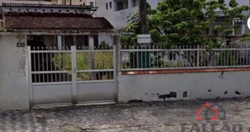Terreno à venda na Rua Copacabana, 472, Guilhermina, Praia Grande