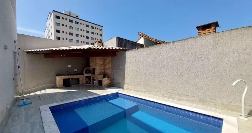 Casa sobreposta em condomínio para locação R$ 2.550,00 p/mês na Ocian Praia Grande-SP