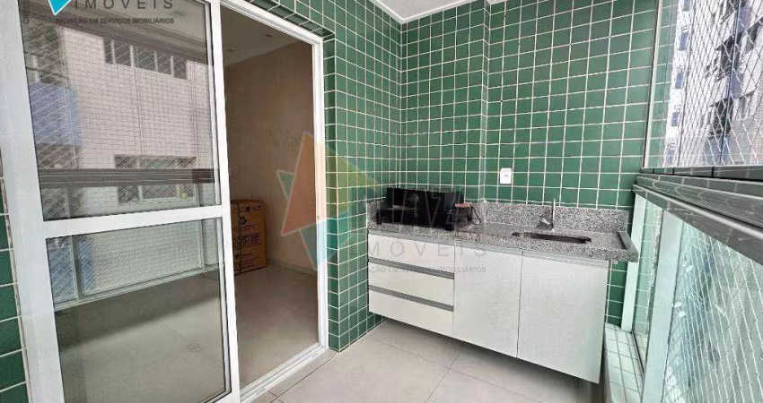 Apartamento com 2 dormitórios no Canto do Forte, em Praia Grande/SP.