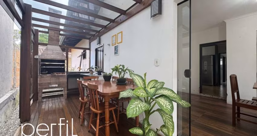 Casa a venda com três quartos no bairro Costa e Silva - Joinville/ SC