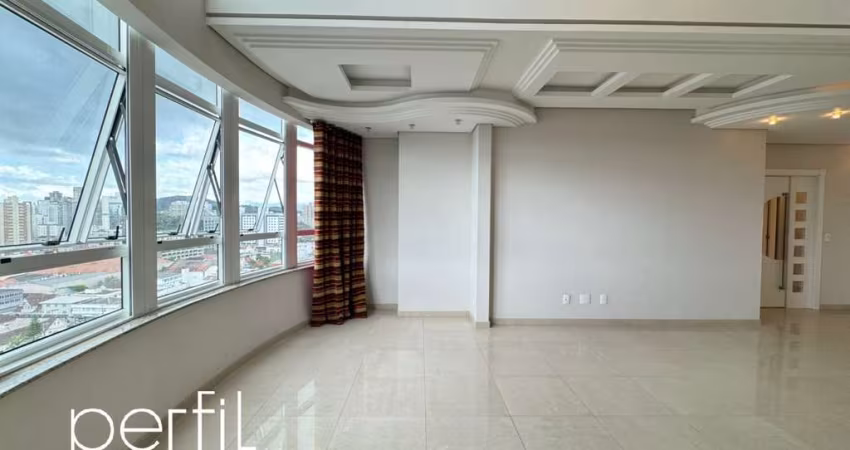 Cobertura duplex a venda com três suítes no bairro Centro - Joinville/ SC