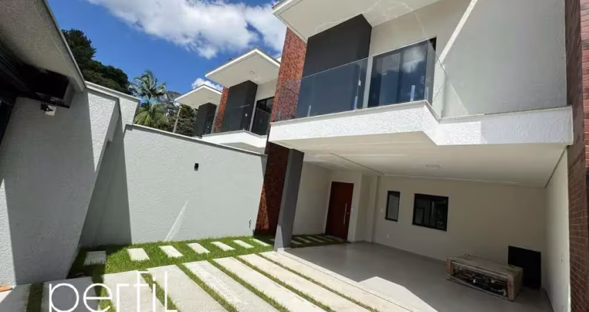 Imperdível! Casa à venda em Joinville-SC, Bairro América: 3 quartos, 3 suítes, 2 salas, 5 banheiros, 3 vagas de garagem, 185m².