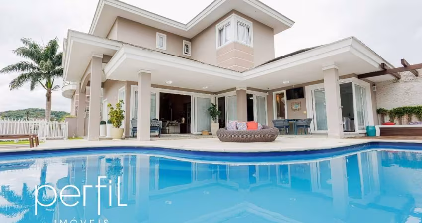 Casa com 3 quartos sendo 3 suítes na Glória, Joinville-SC, 455,92m² - Agende sua visita!