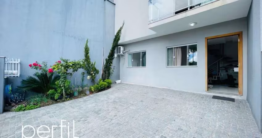 Sobrado geminado a venda com três suítes no bairro guanabara - joinville/ sc