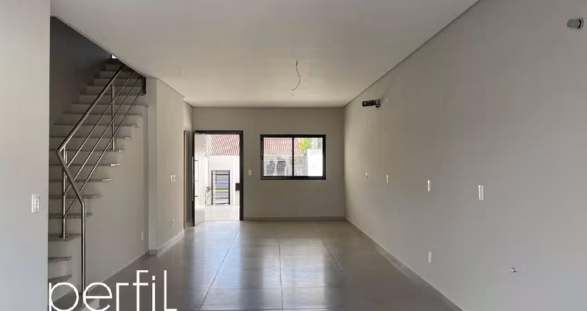 Sobrado à venda em Joinville-SC, Costa E Silva: 3 quartos, 1 suíte, 1 sala, garagem e 143,27m² de área.