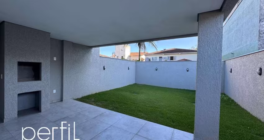 Sobrado geminado a venda com quatro quartos sendo três suítes no bairro Santo Antônio - Joinville/ SC