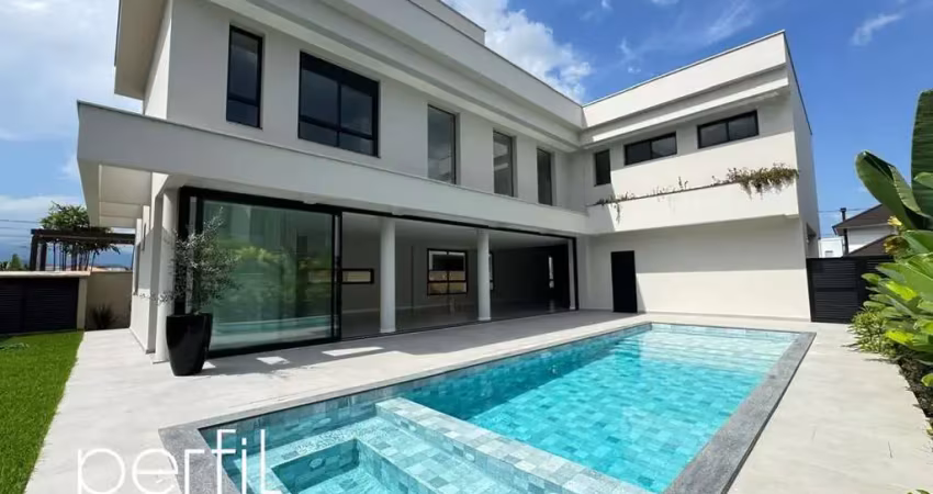 Sobrado a venda em condomínio fechado com 4 suítes e piscina no bairro pirabeiraba - joinville/ sc