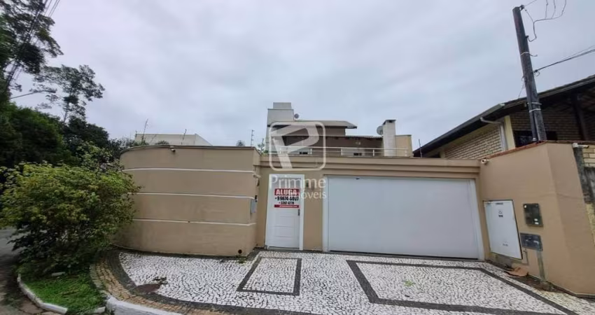 Casa de 3 pisos com piscina na praia dos amores, Praia dos Amores, Balneário Camboriú - SC