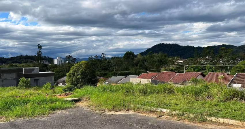 Terreno em Loteamento no Bairro Estradas Areias!