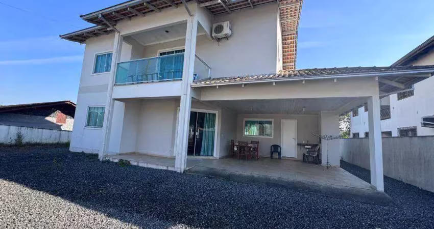 Sobrado com 4 dormitórios à venda, 237 m² por r$ 780.000,00 - bom retiro - joinville/sc