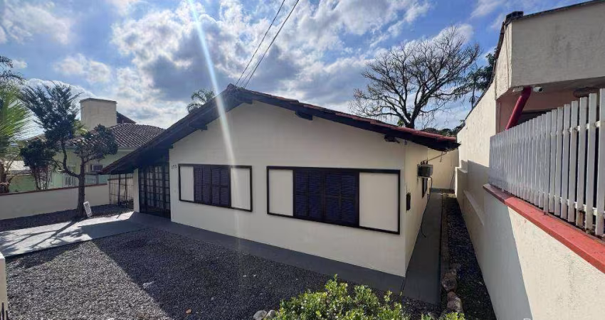 Casa com 4 dormitórios para alugar, 250 m² por R$ 2.550,01/mês - Petrópolis - Joinville/SC