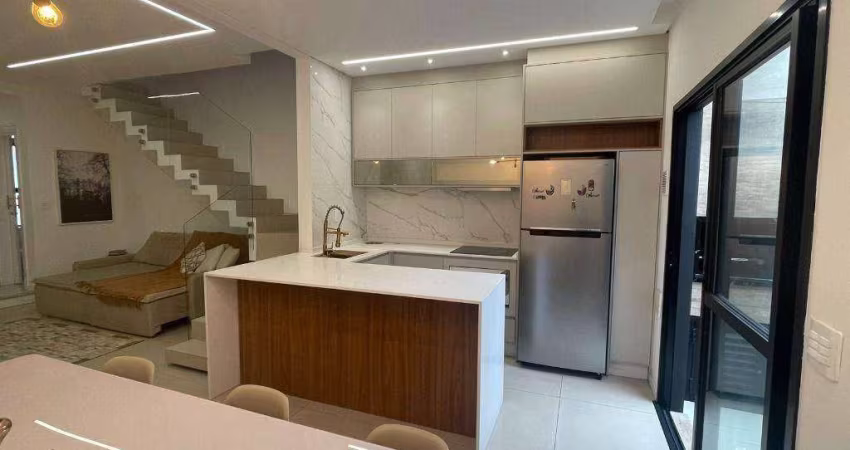 Sobrado com 3 dormitórios à venda, 110 m² por R$ 698.000,00 - Glória - Joinville/SC