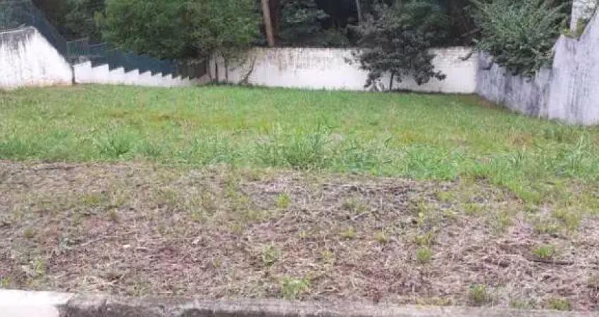 Terreno com 820 m² em Condomínio em Atibaia