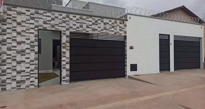 Casa 3 quartos com 1 suíte, porcelanato, blindex,  quintal na frente, área de serviço escondida e á