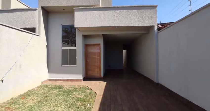 Casa 3 quartos com 1 suíte, blindex, porcelanato, quintal e área gourmet   bairro indenpendencia -
