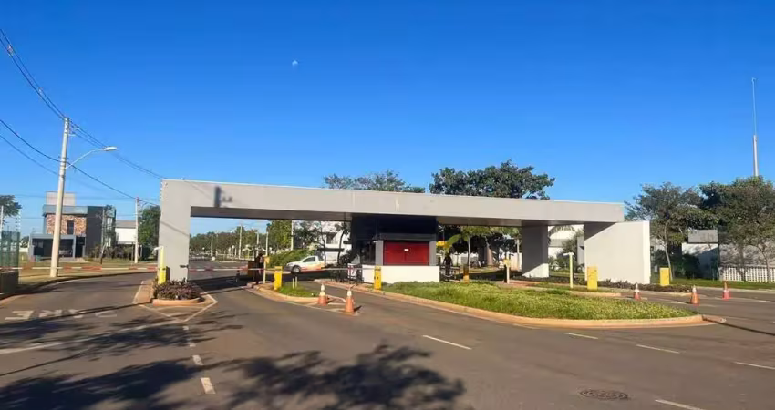 Vende-se lote em condomínio, com lazer: quadras, piscinas, academia, salão de festa, três praças co