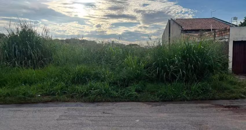 Vende-se lote com otima localização no residencial vilage garavelo,proximo ao banco do brazil proxi