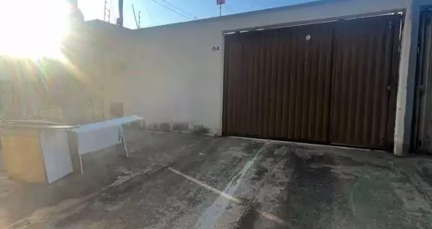 Aluga-se casa com 3 quartos 1 suíte, 1 banheiro social, sala, cozinha, garagem  , parque veiga jard