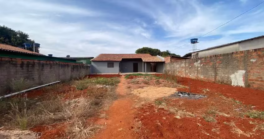 Aluga-se casa com 2 quartos 1 suíte, 1 banheiro social, sala, cozinha, garagem  , cardoso continuaç