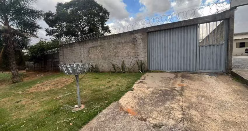 Aluga-se casa sem fiador com 2 quartos,casa com grande quintal, setor conde dos arcos complemento,