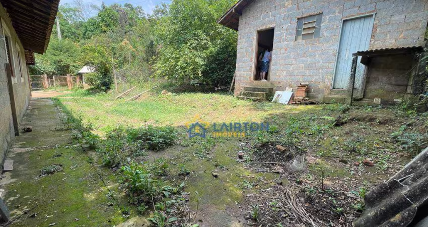 Chácara à Venda em Rio Acima, Atibaia/SP - 2 Dormitórios, Pomar e Amplo Terreno com 6.000 m²
