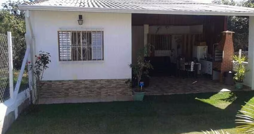 Casa à Venda em Bom Jesus dos Perdões - Bem localizada, fácil acesso.