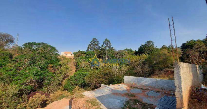 Terreno à Venda na Estância Santa Maria do Portão, Atibaia/SP - 630 m² Murado e Plano