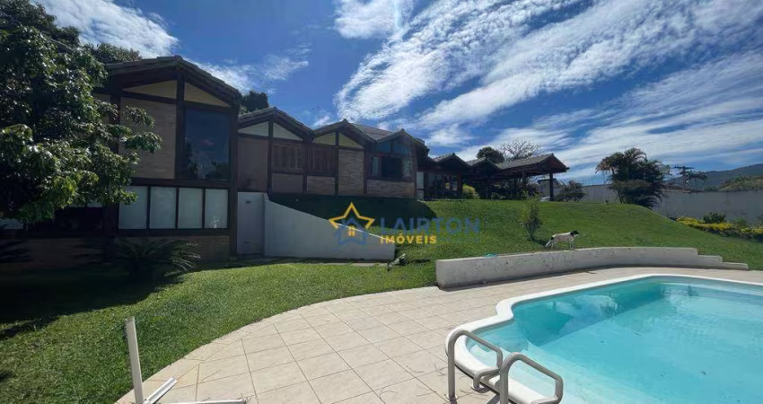 Casa à Venda em Atibaia, região privilegiada.