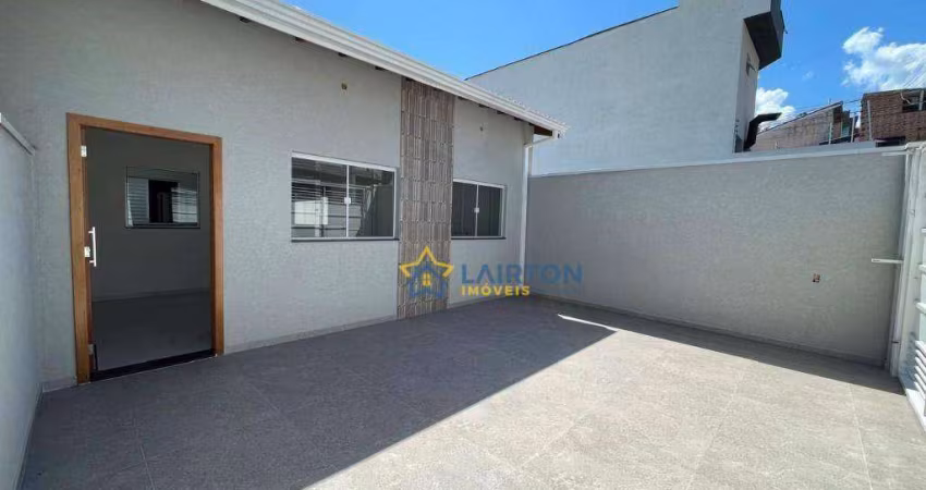 Casa Moderna de 3 Dormitórios à Venda no Bairro Nova Cerejeiras, Atibaia - 98 m² com Varanda Gourmet