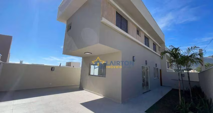 Oportunidade imperdível: dois sobrados de alto padrão!