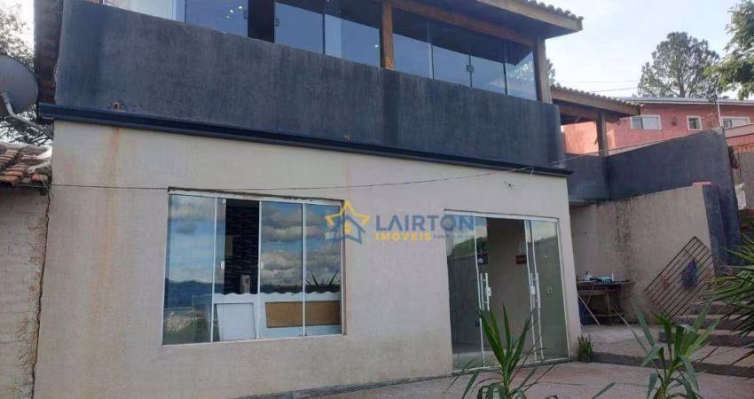 ? Sobrado encantador com ambiente externo especial!