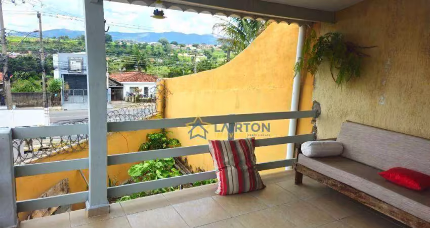 Casa com 2 dormitórios, varanda e quintal à venda no jardim cerejeiras, atibaia