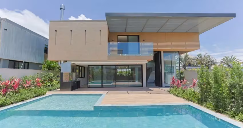 Casa Alto Padrão com 775,00m² -  6 suítes em Jurerê Internacional
