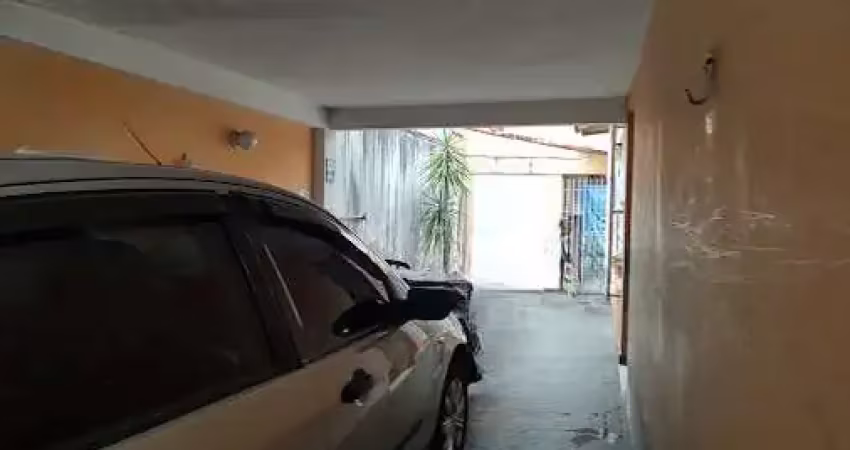 Terreno com Duas Casas e Área Gourmet: Ideal para Investimento