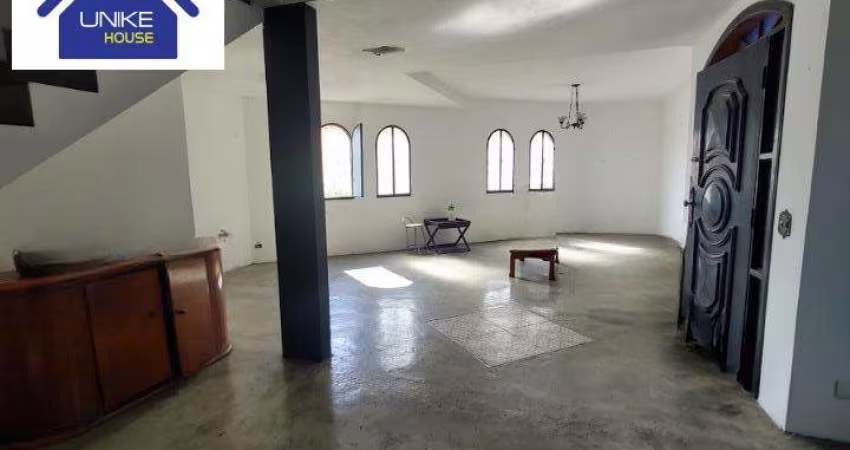 Sobrado com Potencial Incrível em Rua Segura: Ideal para sua Família!