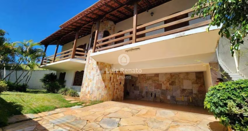 Casa com 5 quartos, sendo 2 suítes - Santa Lúcia