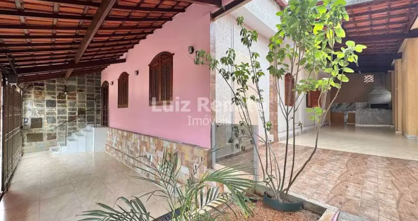 Casa com 3 quartos à venda na Rua Jaime Gomes, Floresta, Belo Horizonte