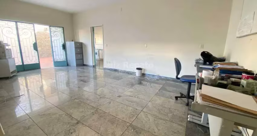 Casa com 5 quartos à venda na Rua Itararé, Concórdia, Belo Horizonte