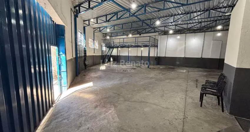 Galpão com 2 banheiros para alugar, 200m² no bairro carmo