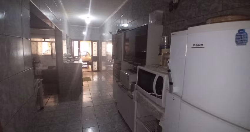 Linda Casa , ampla e com pe direito alto próximo Shopping Cidade Norte