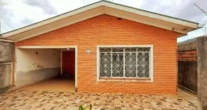 Casa à venda, 128m2, com 3 dormitórios, 2 vagas por R$ 395 mil, próximo à praça, Cidade Jardim II,
